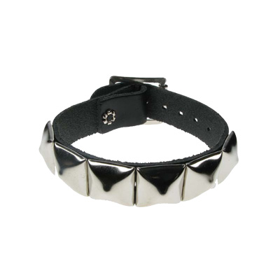 Bullet 69 Funky Punk - 1 row pyramid Polsband - Zwart/Zilverkleurig